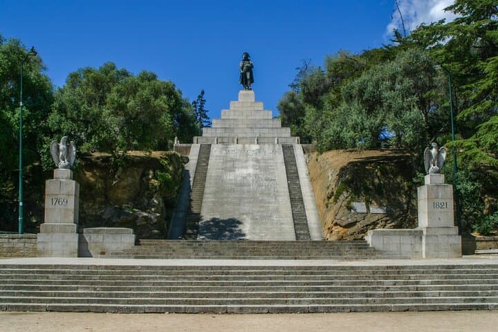 Place d'Austerlitz (Le Casone): The huge memorial to the Emperor.