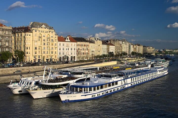 Paris Seine River Dinner Cruise with Scenic Night Views