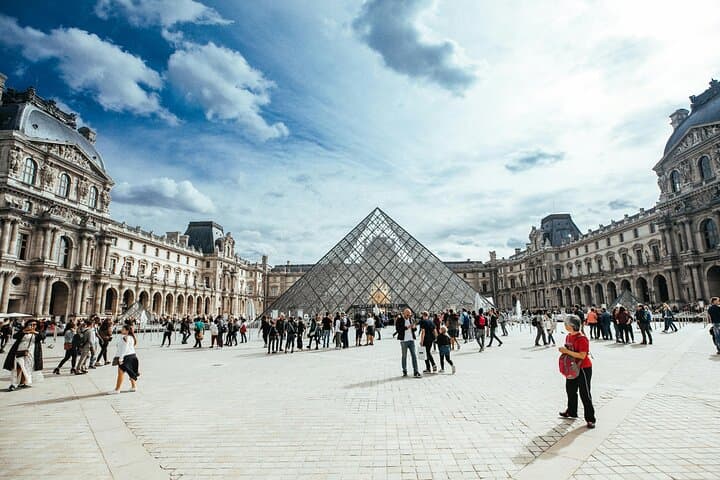Paris in One Day : Louvre, Notre-Dame, Sainte-Chapelle and more