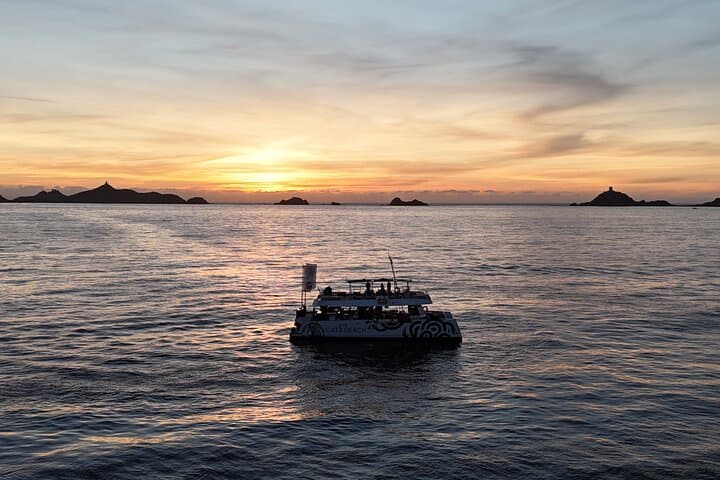 Sunset MUSIC LIVE in Catamaran in the Sanguinary Islands