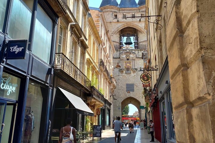 Gourmet visit Bordeaux Green Bordeaux fluted rue Saint-James