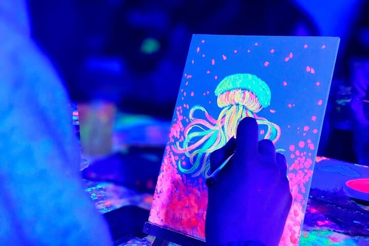 Fluorescent painting studio in Lyon in an art gallery