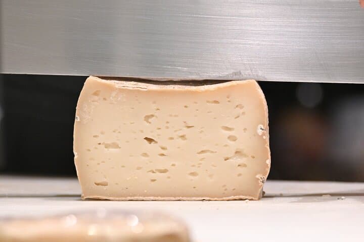 Tasting of 5 Nice cheeses in a local setting