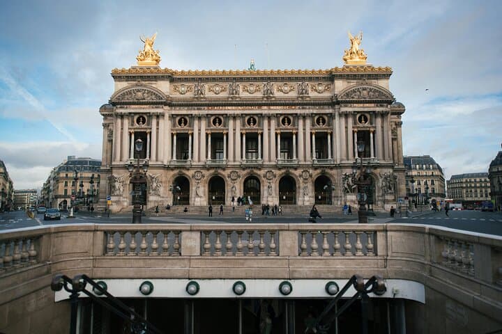 History of Fashion: Haute Couture and Revolution in Paris