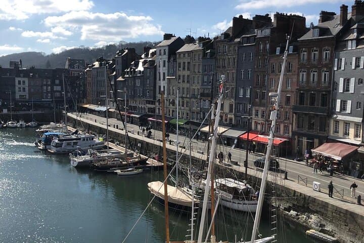 Etretat and Honor Discovery Day Check-out from Le Havre