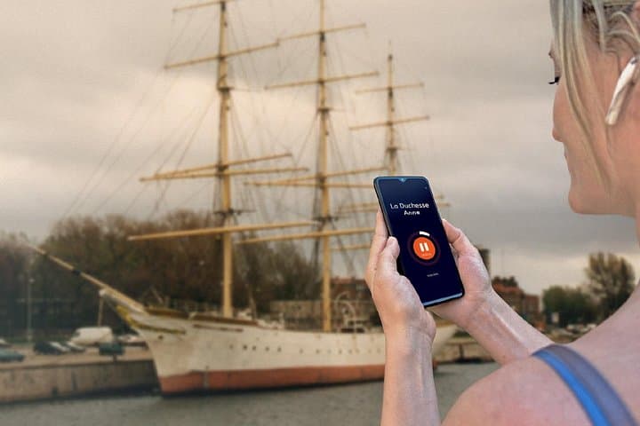 Visit of Dunkirk on the loose: In front of Duchess Anne, the largest visitable sailboat in France.