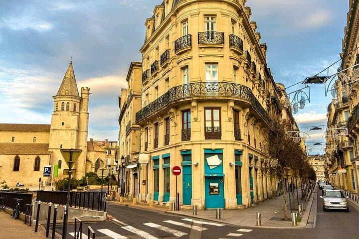 Hello Béziers: Private 2-Hour Intro City Walk with Local Guide