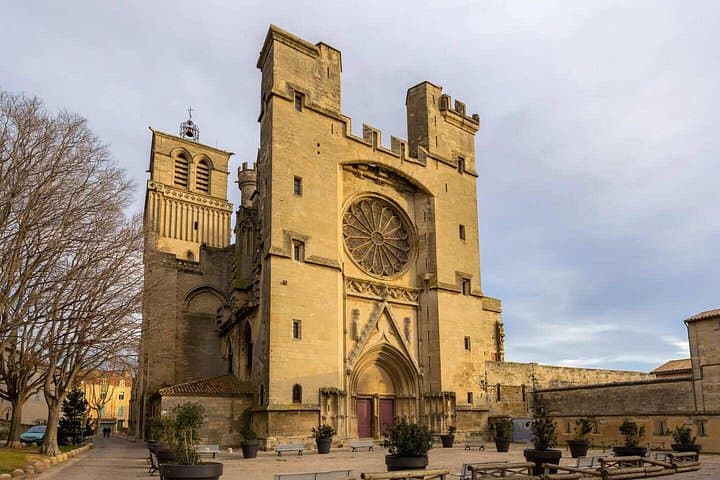 Hello Béziers: Private 2-Hour Intro City Walk with Local Guide