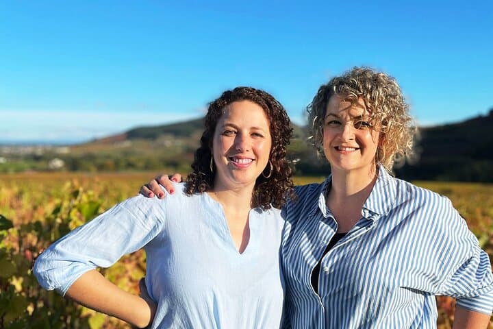 Your Securious Guides Ines and Anaïs