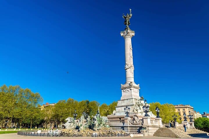 Hello Bordeaux: Private 2-Hour Intro City Walk with Local Guide