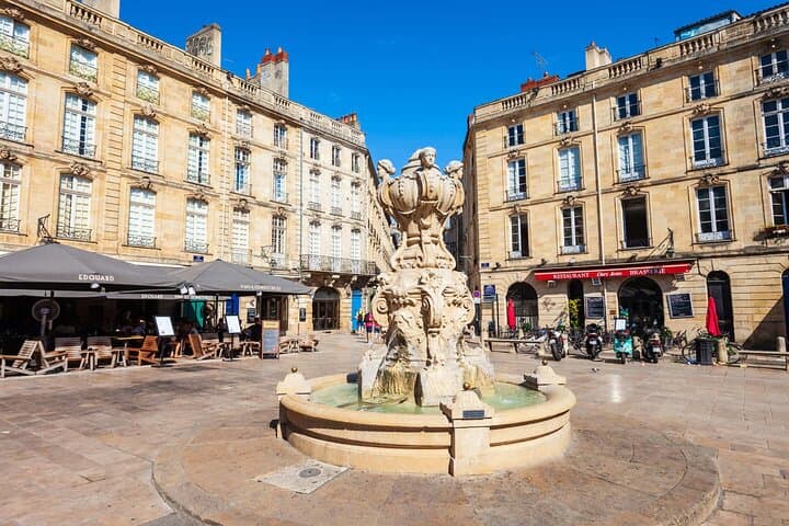 Hello Bordeaux: Private 2-Hour Intro City Walk with Local Guide