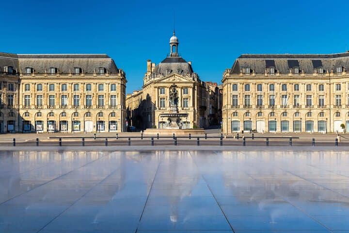Hello Bordeaux: Private 2-Hour Intro City Walk with Local Guide
