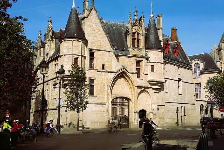Walk Paris: Le Marais Unlocked