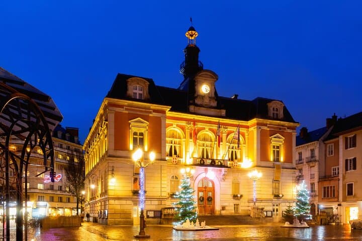 City Inn: The central square and its illuminations highlighting 19th century architecture.
