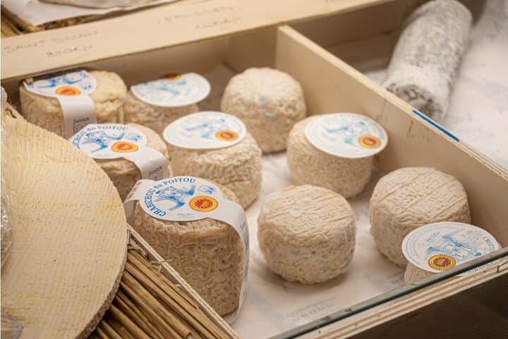 Tasting of 3 local wines accompanied by French cheeses