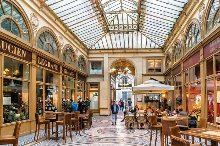 Palais Royal: French immersive survey tour