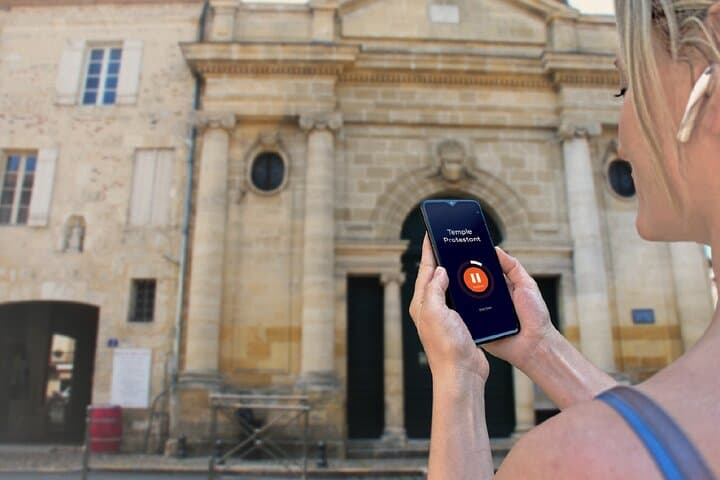 Visit of Bergerac in freedom: In front of the porch of Notre Dame Church.