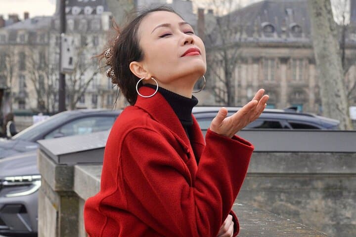Private Paris Photo Experience by Van with Iconic Landmarks