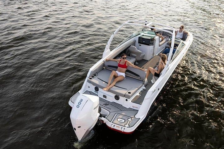 Private boat tour Antibes & Billionaire bay-Relax, swim & snorkel