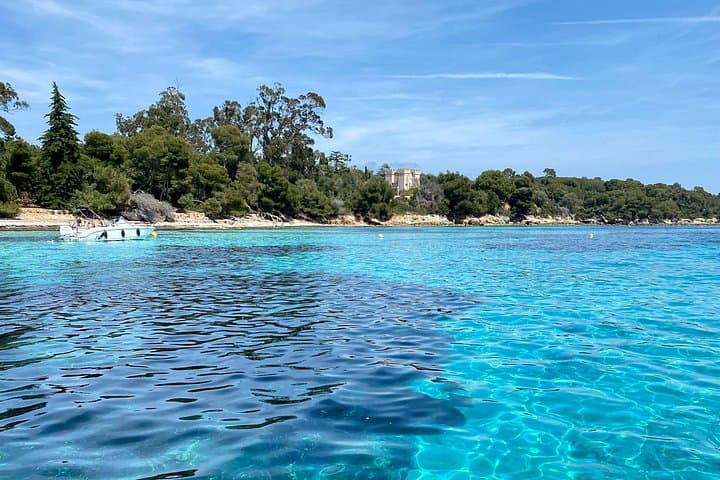 Private boat tour Antibes & Billionaire bay-Relax, swim & snorkel