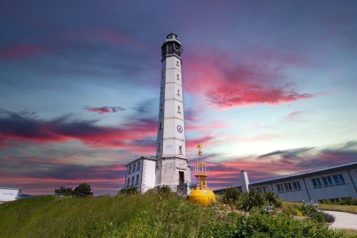 Calais Lighthouse: The majestic white guardian of the Opal Coast, located in the Courgain district.