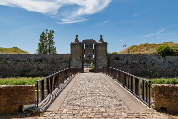 Citadel of Calais: The entrance to the historic fortress testifying to the military past of the city.