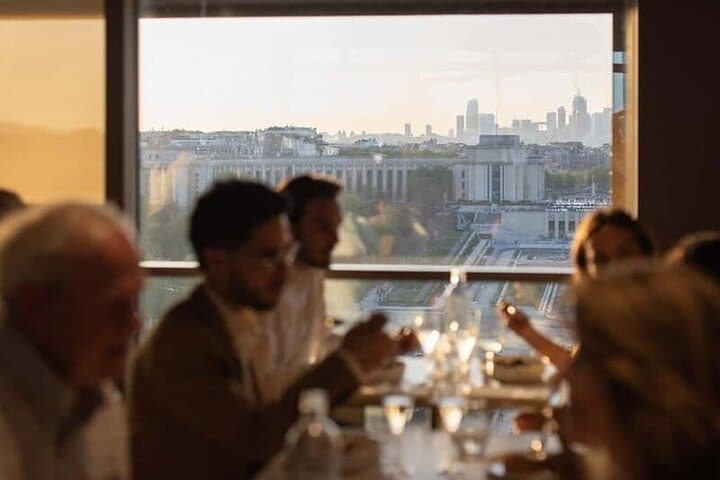 Private Eiffel Tower Tour and Dinner with River Cruise and Pickup