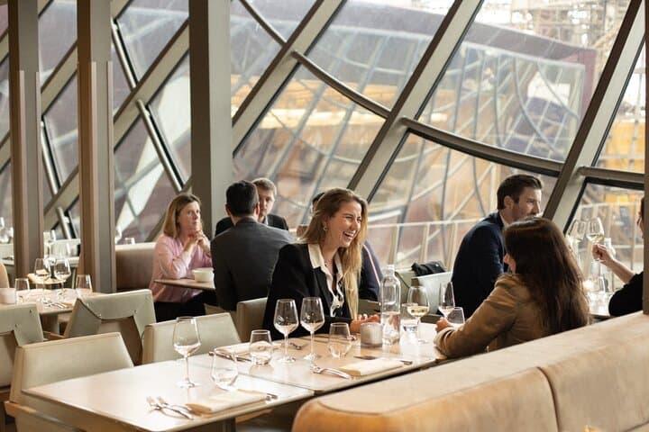 Private Eiffel Tower Tour and Dinner with River Cruise and Pickup