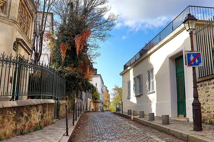 Montmartre Hidden Gems and Scenic Highlights Guided Walking Tour