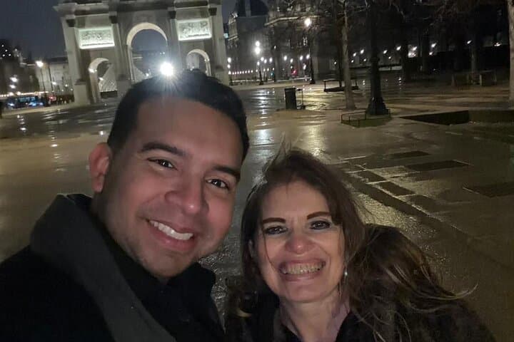Me and a kind client in front of the Arc of the Louvre ✨