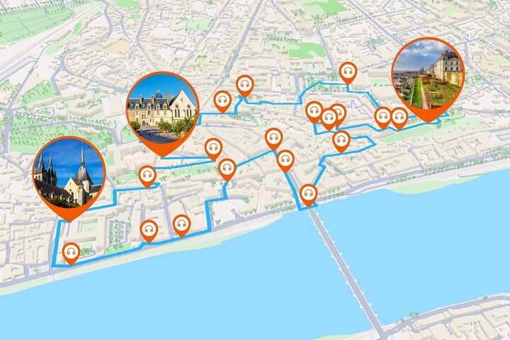 Full tour: A royal walk in the heart of French history and magic.