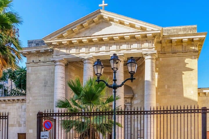 Museum of Art and Library: The monumental architecture of the 19th century and its colonnades.