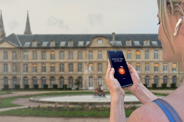 Tour of Rouen in freedom: In front of the City Inn (former Abbey of Saint-Ouen) and its gardens.