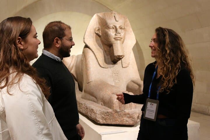 Guide and guests in front of the sphinx