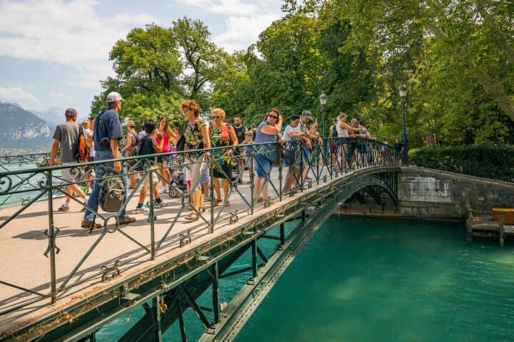 Private Walking Tour in Annecy with Tour Guide
