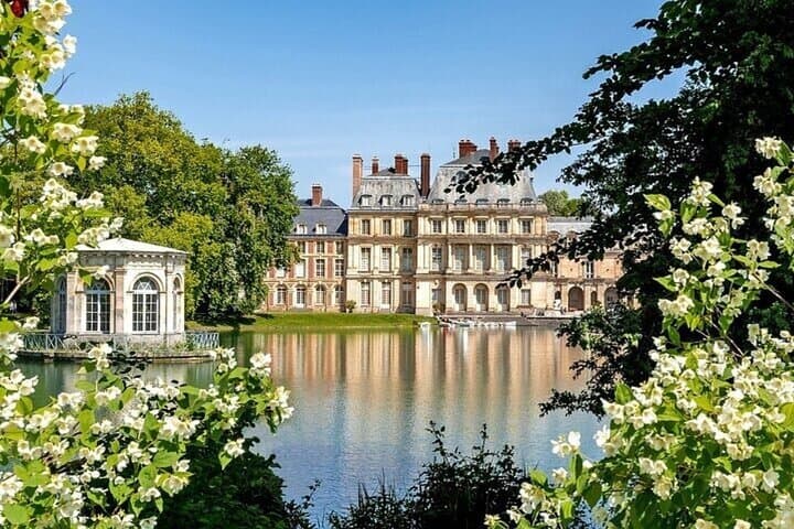 Fontainebleau & Barbizon Private Tour from Paris with Champagne