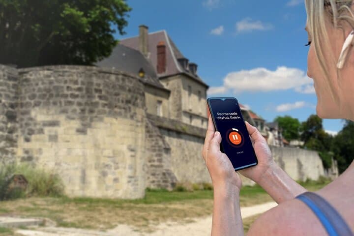 Visit of Laon in freedom: Walk along the ramparts and "climbs" (trails), offering spectacular panoramas of the plain.