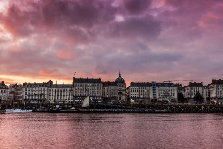 TOP Nantes : Private Guided Tour with your mobile