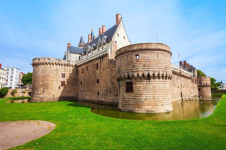TOP Nantes : Private Guided Tour with your mobile