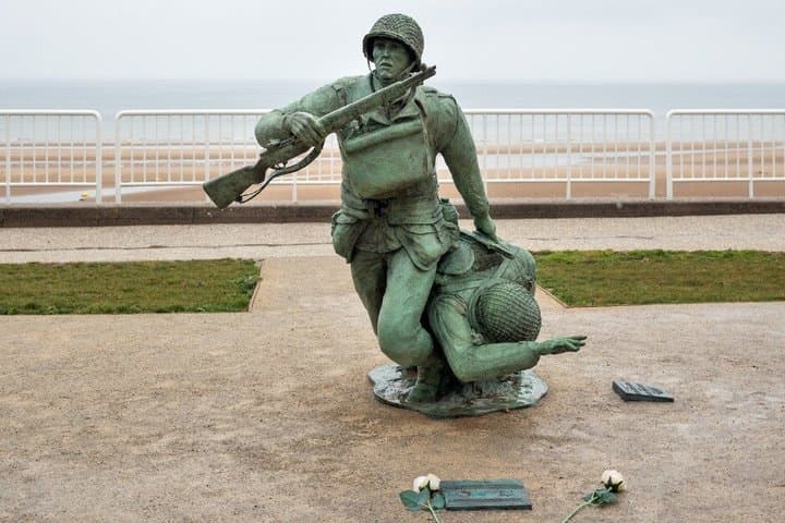 Paris: Normandy D-Day Landing Beaches Private Tour with Champagne