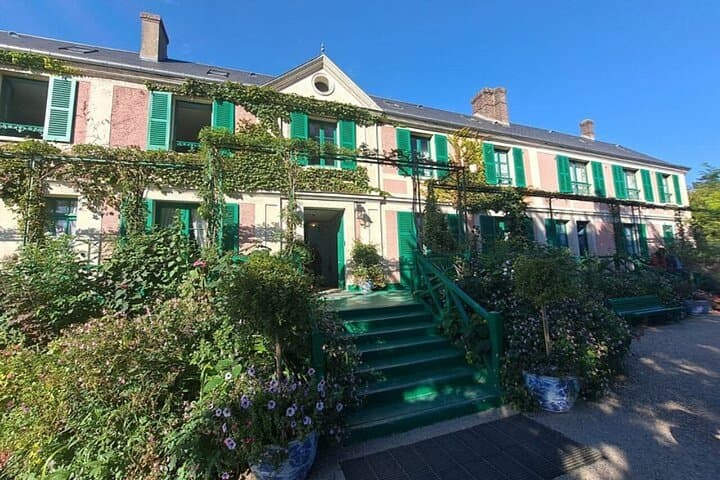 Paris Private Tour Giverny and Monet’s House with Champagne