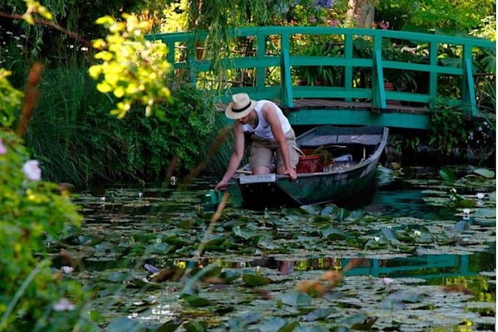 Paris Private Tour Giverny and Monet’s House with Champagne