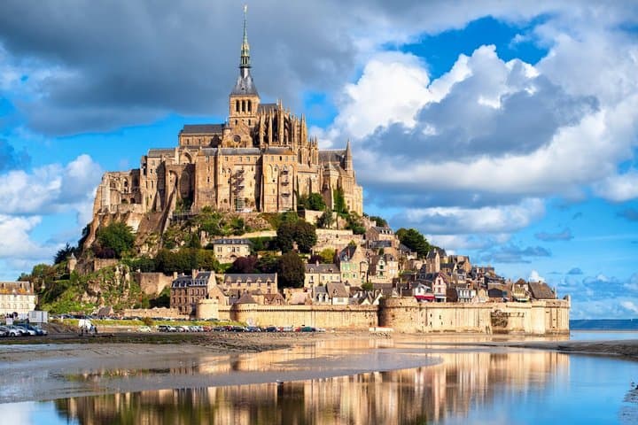 3 Day Private Normandy Loire Tour by Van From Coast to Castles