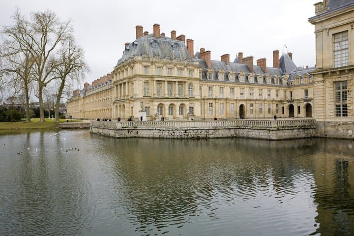 3 Day Private Normandy Loire Tour by Van From Coast to Castles