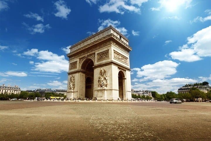 Private Paris 8 Hours City Tour by Minivan with Champagne