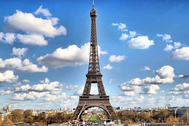 Private Paris 8 Hours City Tour by Minivan with Champagne