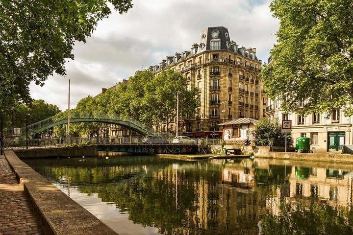 Private Paris 8 Hours City Tour by Minivan with Champagne