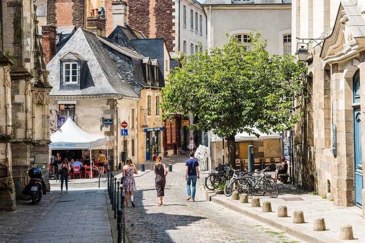 Hello Rennes: Private 2-Hour Intro City Walk with Local Guide