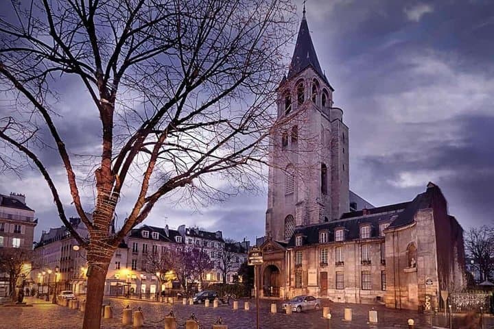 Explore Place des Vosges with Paris City Walking Tour