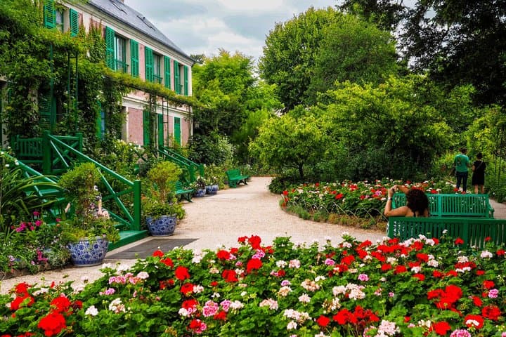Giverny & Monet Gardens - Small Group(2-6) with Hotel Pickup